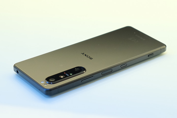 點我看大圖 低調內斂_SONY XPERIA 1 III 霧黑