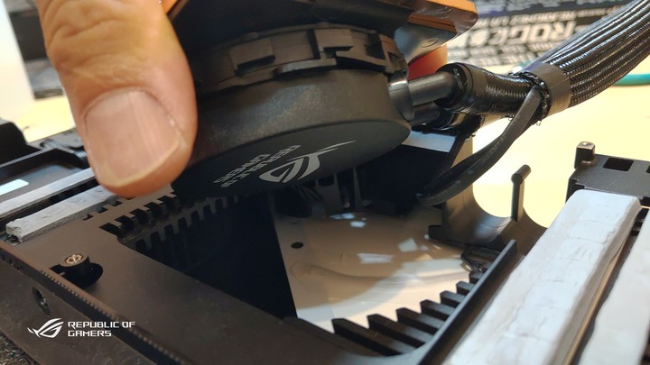 ROG & EKWB信仰電腦自組升級分享。