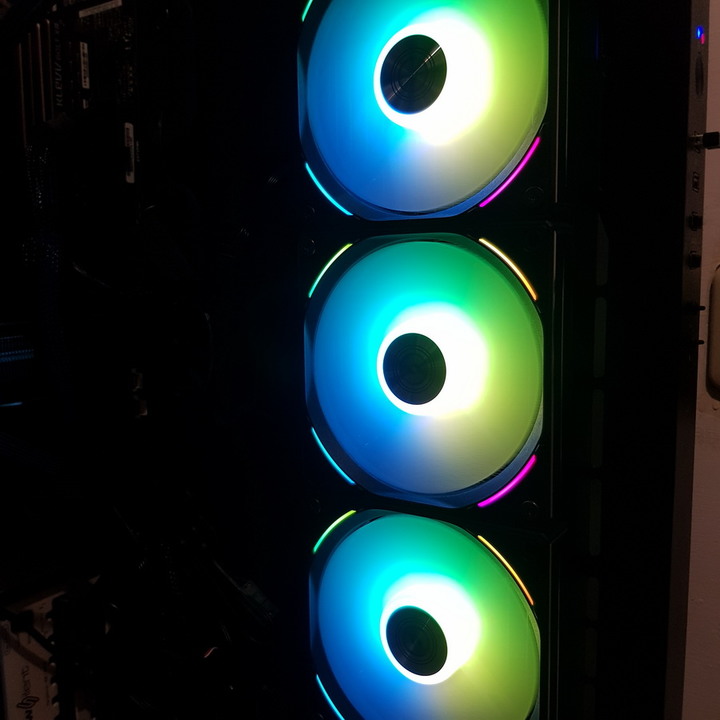 聯力 UNI FAN AL120 積木風扇 - 串聯超方便、軟體超直覺!