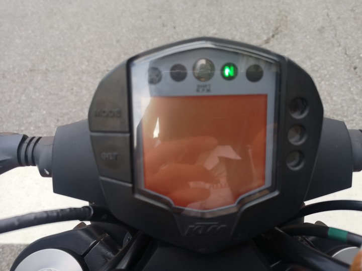 我的 KTM250代步車 儀錶板嚴重浸水問題