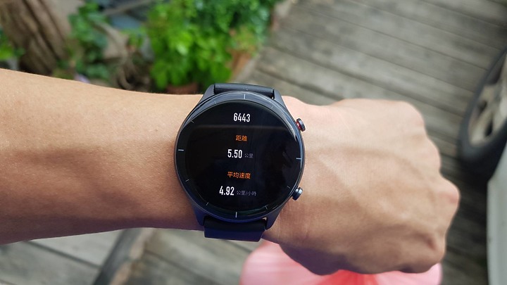 優雅氣度◇細緻如真 ｜ Amazfit GTR 2e 無邊際智慧手錶