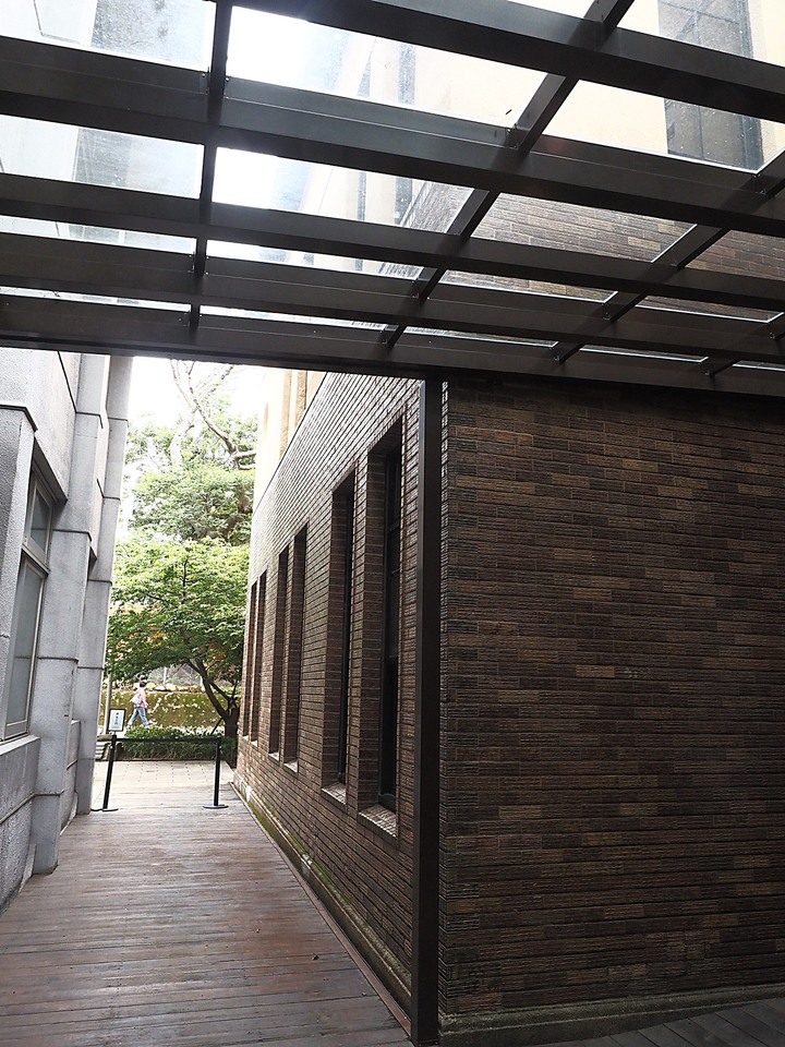 新竹市玻璃工藝博物館|原新竹州自治會館 — 在日本皇族行館中欣賞玻璃工藝品,順道在玻璃工坊中欣賞玻璃藝師即時創作