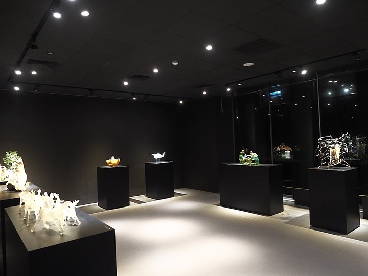 新竹市玻璃工藝博物館|原新竹州自治會館 — 在日本皇族行館中欣賞玻璃工藝品,順道在玻璃工坊中欣賞玻璃藝師即時創作