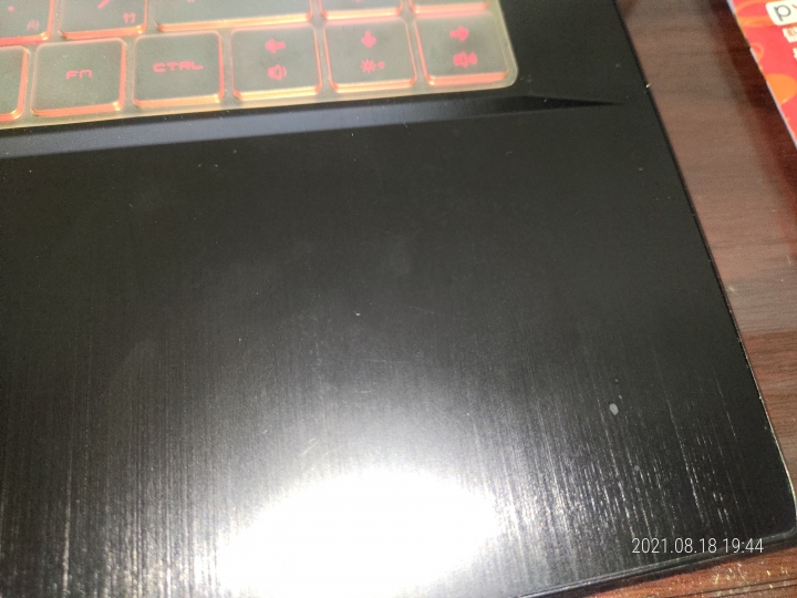 請問這算是筆電殼脫漆嗎？
