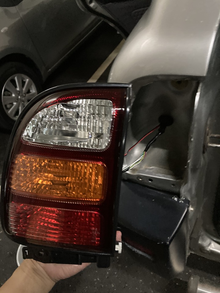 老車也要使用新科技:1999年一代RAV4 安裝Apple CarPlay主機