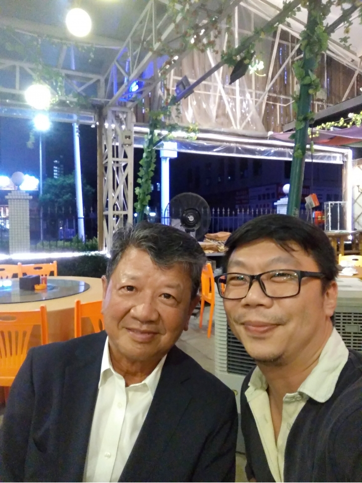 碗縫哥之........東莞東莞尻兩杯也能遇上....我30年前的偶像...猜得到叫什麼名嗎？