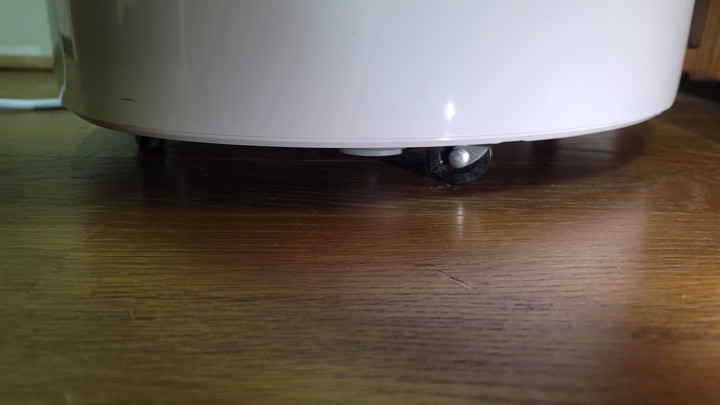 LG 18L變頻除濕機 V.S 淡水反潮木地板房間