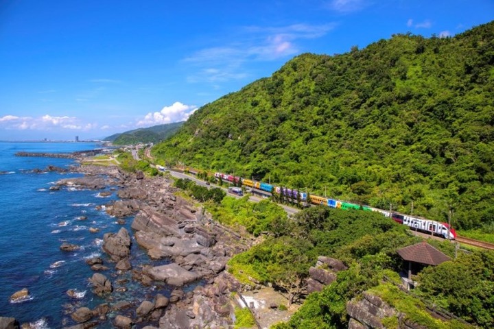 「遠眺龜山島、近看一線天」！宜蘭絕美海景公園踏青必訪