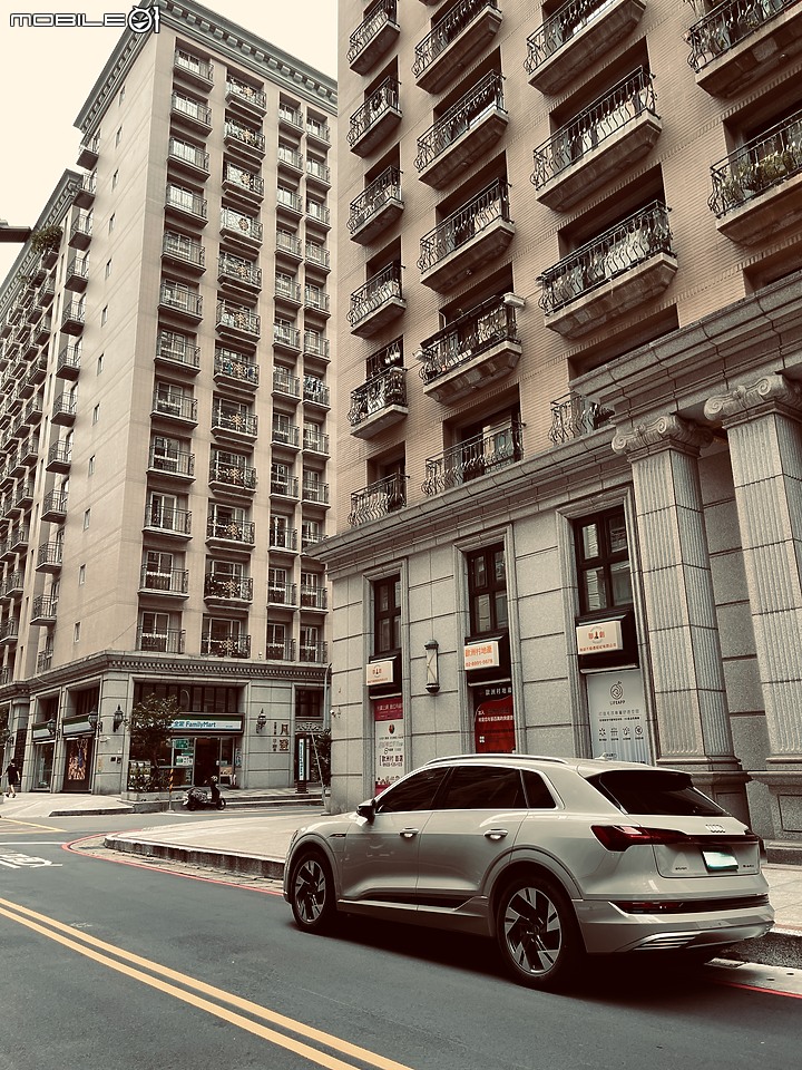 實車照片分享 Audi e-tron 55 quattro advanced Siam Beige 金屬璃光米
