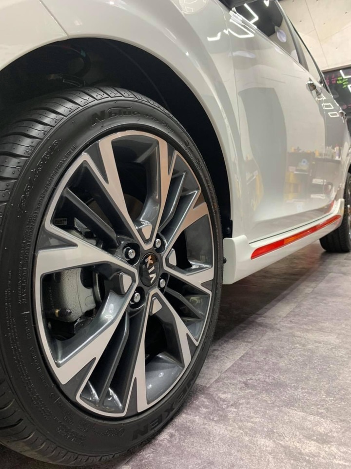 點我看大圖 微資女視覺系買車,Picanto GT-Line開箱