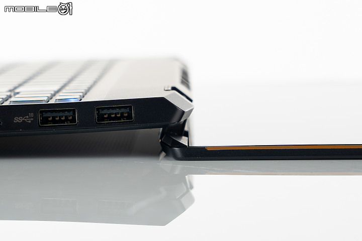 MSI Summit E16 Flip商務筆電 翻轉觸控螢幕助攻職場效率!