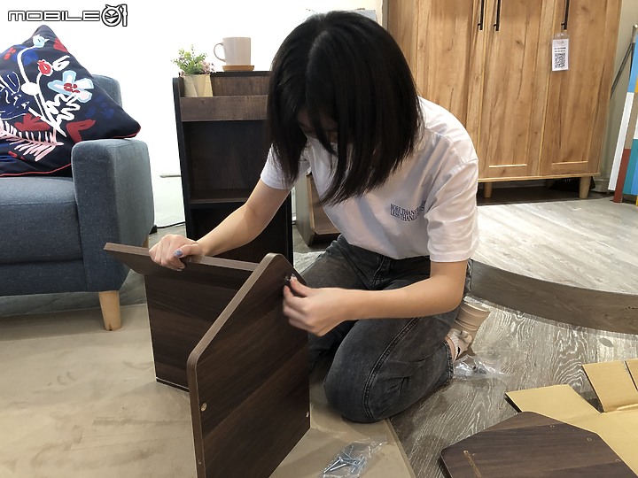 【開箱】手殘女不用靠男人 自己也能組裝DIY收納掀門櫃
