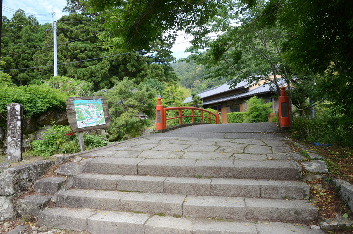 紀伊半島自駕遊-世界遺產巡禮2/4(本州最南端、潮岬、熊野古道、那智瀑布、日本第一大鳥居、伊勢神宮、夫妻岩)