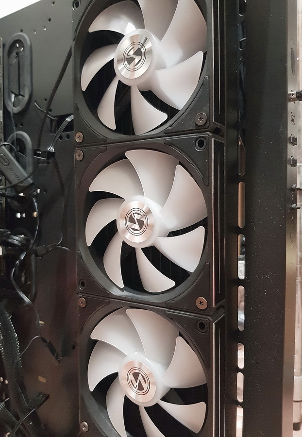 聯力 UNI FAN AL120 積木風扇 - 串聯超方便、軟體超直覺!