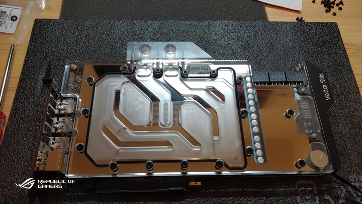 ROG & EKWB信仰電腦自組升級分享。