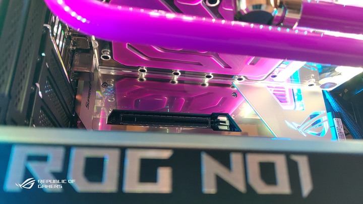 ROG & EKWB信仰電腦自組升級分享。