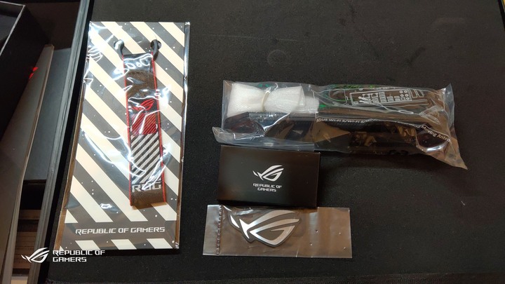 ROG & EKWB信仰電腦自組升級分享。
