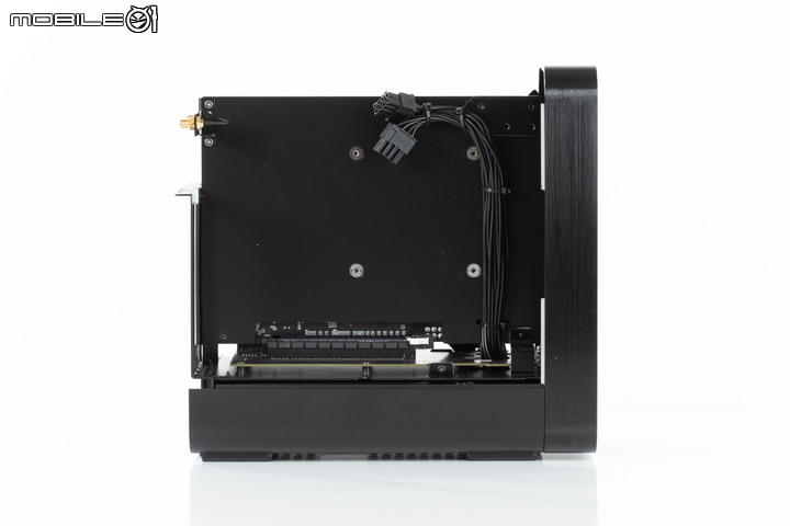 ZOTAC MAGNUS ONE 迷你電競主機開箱 在小機體內求取效能平衡點