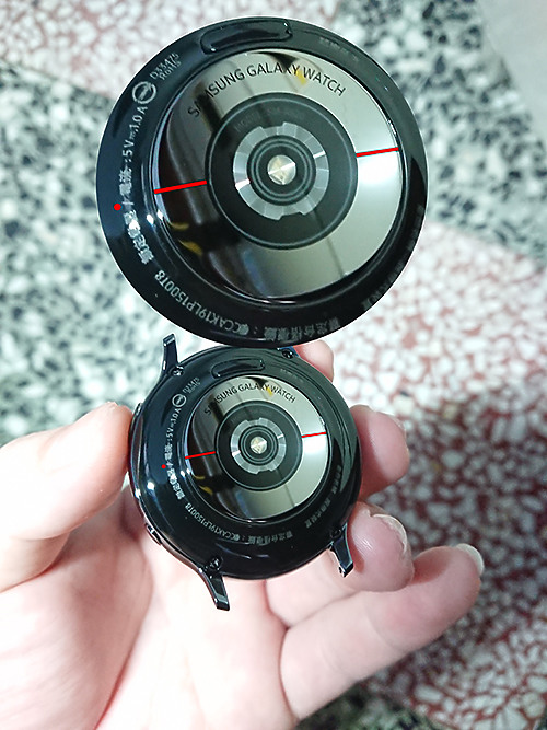Galaxy  active 2 watch 3 使用者注意!! 背蓋心律與充電模組的位置