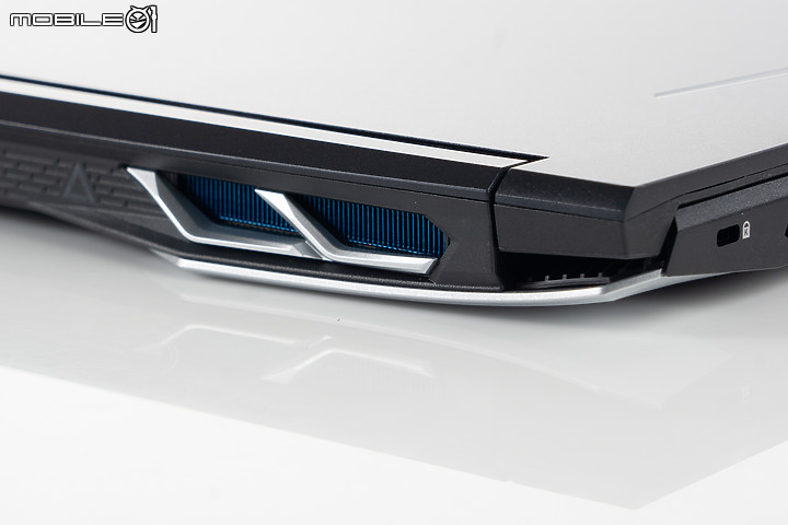 Acer Predator Helios 300 電競筆電 散熱出眾的 3A 遊戲利器！