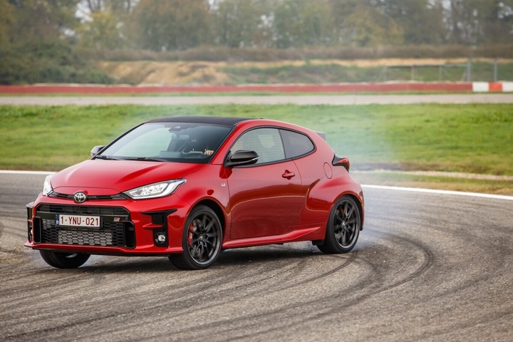 暴力鴨GR Yaris vs AMG A45s vs Golf R 四驅鋼砲王大戰你選哪一台?