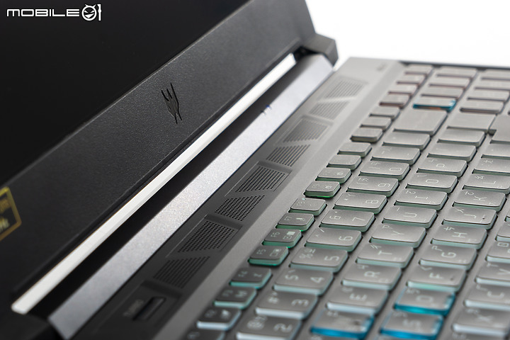 Acer Predator Helios 300 電競筆電 散熱出眾的 3A 遊戲利器！