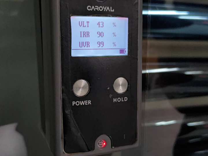 不想貼太黑炎夏耐熱隔熱膜選擇？Tesla Model3 LR 白內裝Caroyal皇家優視隔熱膜高透度貼膜分享(防曬, 抗UV, 抗熱, 透明)