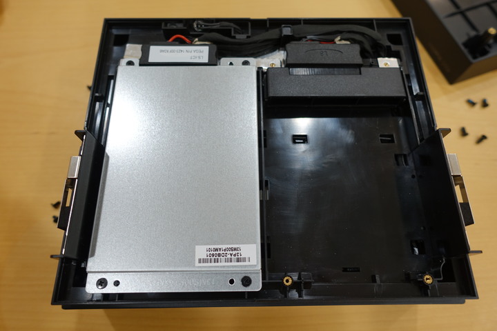 「開箱」ASUS VIVOMINI VC66 迷你小電腦