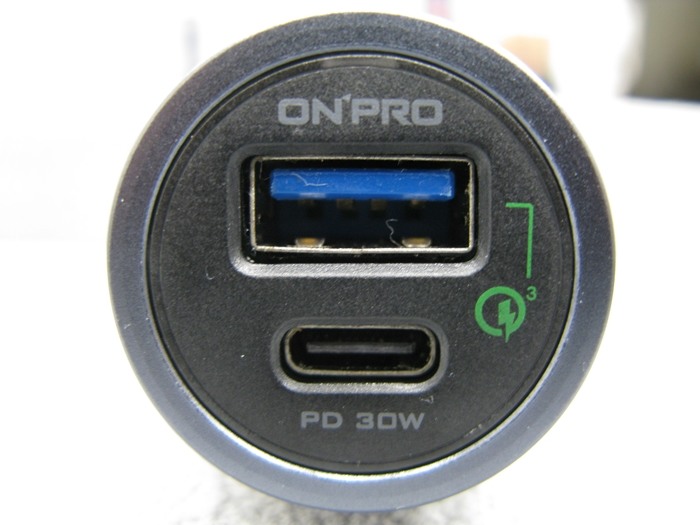 外出旅行車內必備良品，低調的台灣品牌 【ONPRO  GT-P30QC 雙模式快充 PD30W+QC3.0 車用充電器】 開箱分享