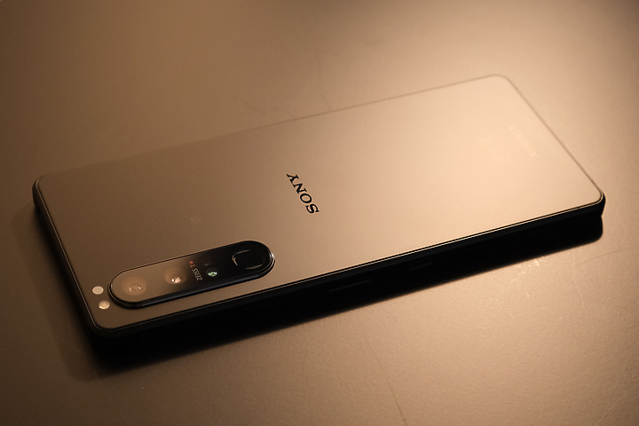 點我看大圖 低調內斂_SONY XPERIA 1 III 霧黑