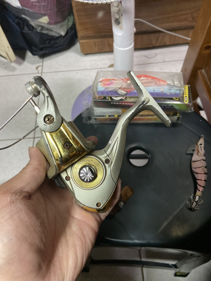 有人知道這是什麼牌子跟型號的捲線器嗎