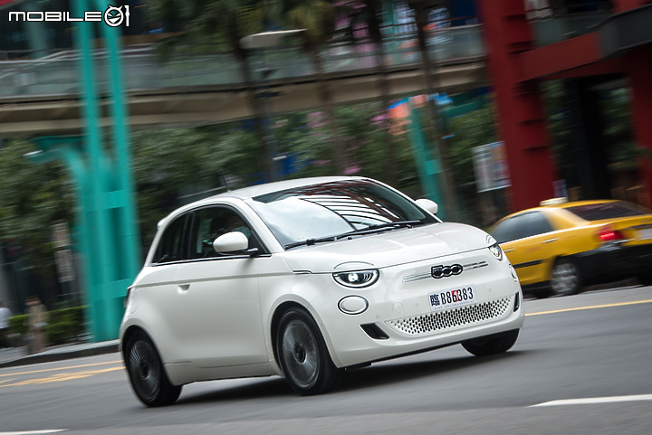 Fiat 500e 3+1版本試駕|多一道門更實用,純電代步恰到好處!