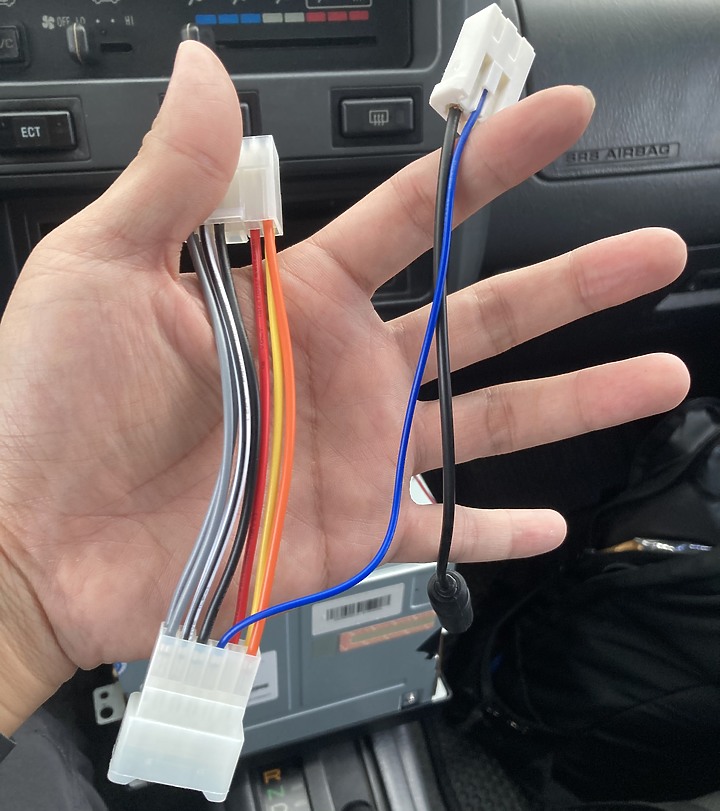 老車也要使用新科技:1999年一代RAV4 安裝Apple CarPlay主機