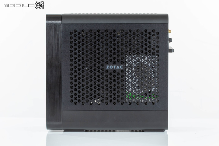 ZOTAC MAGNUS ONE 迷你電競主機開箱 在小機體內求取效能平衡點