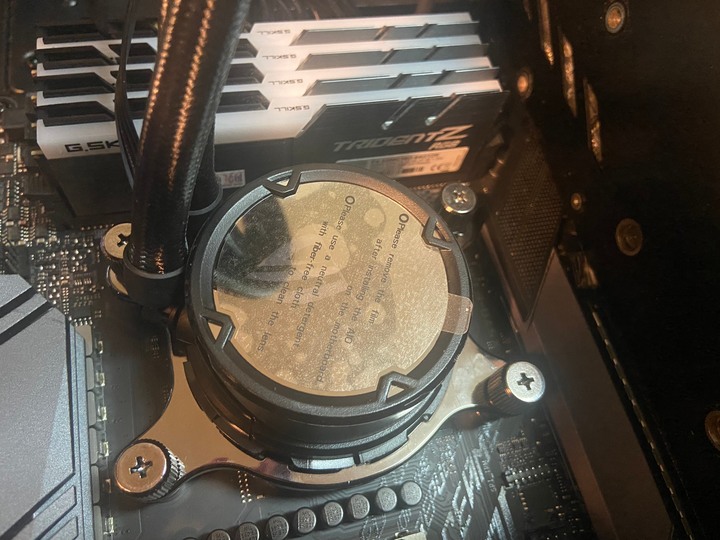 點我看大圖 新 ROG Strix LC II 360 ARGB 飛龍一體式水冷 開箱試用