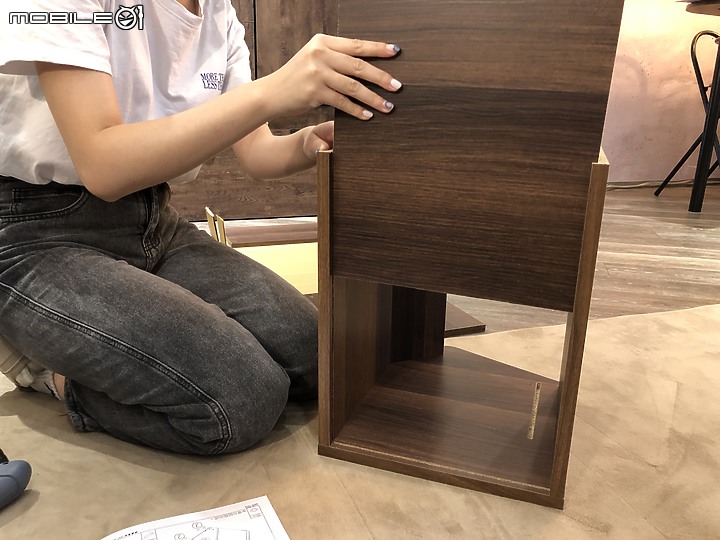 【開箱】手殘女不用靠男人 自己也能組裝DIY收納掀門櫃