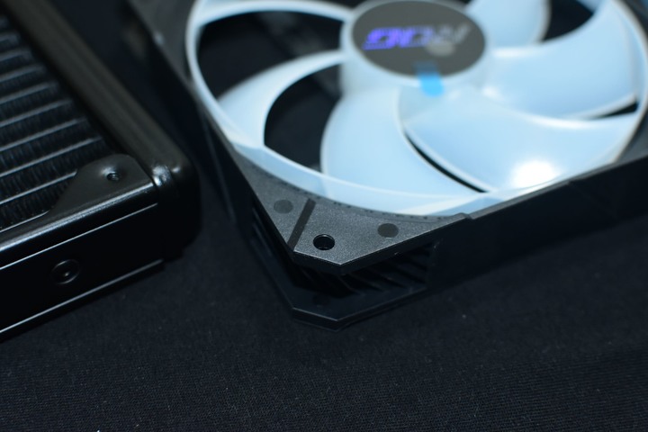 信仰的小船終究是要下水的-飛龍二代280水冷嘗鮮體驗(ft. Corsair iCUE Nexus)