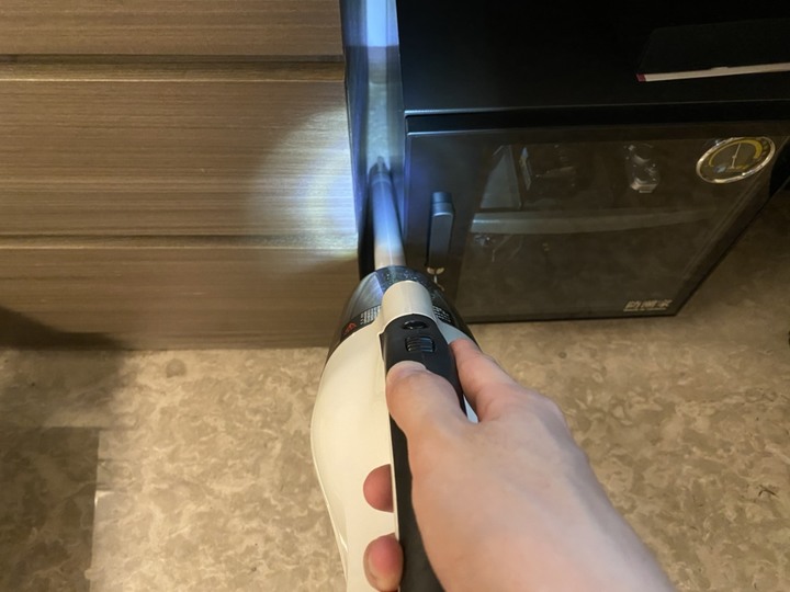【分享】台灣製Yates亞堤斯無線吸塵器 第一次使用感覺還不錯
