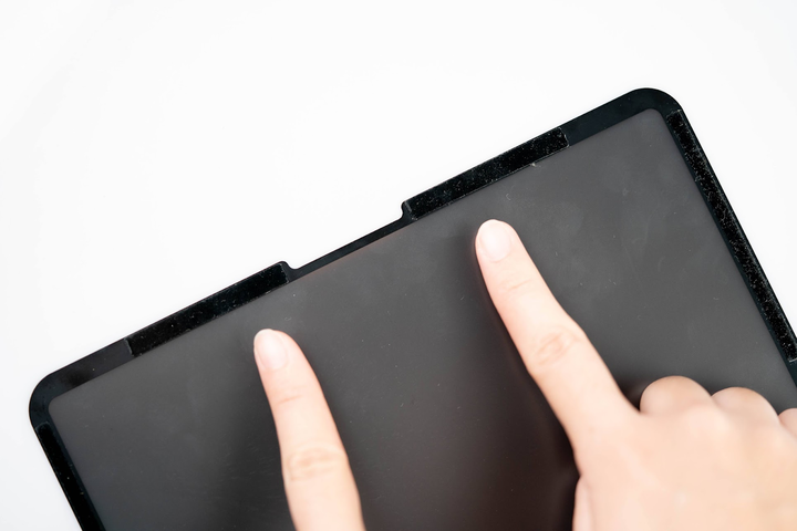 可以拆卸重複用的 iPad 藍光防窺片