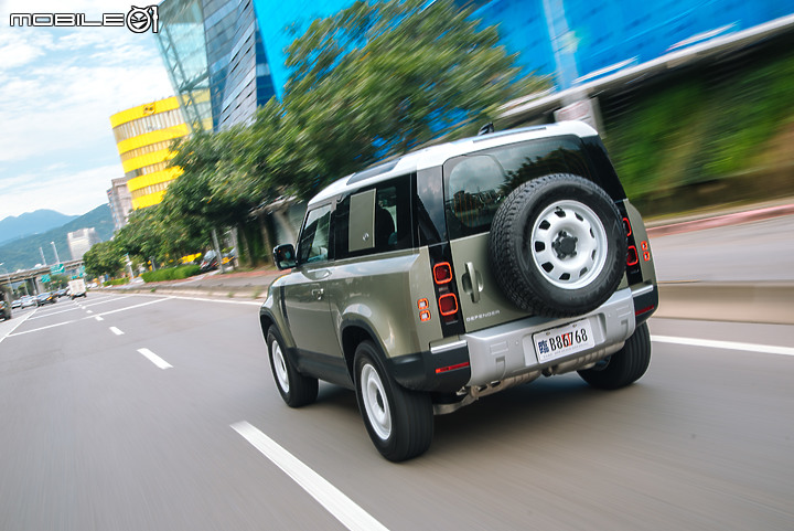 Land Rover Defender 90試駕｜短軸更對味，品味與樂趣兼具的個性休旅首選！