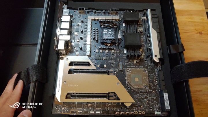 ROG & EKWB信仰電腦自組升級分享。