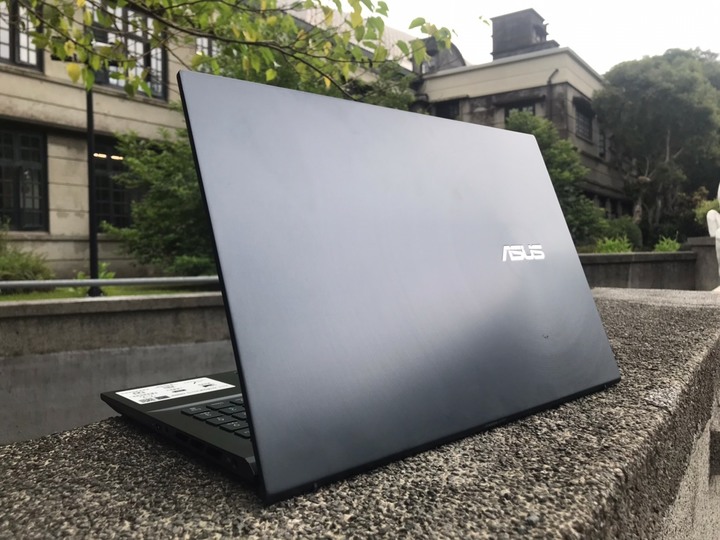 [OL 出任務] ZenBook UX535 4K OLED 配給財務中高級主管的筆電
