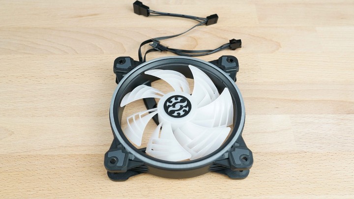 點我看大圖 潮流外觀,頂尖性能。ADATA LEVANTE 240 水冷散熱器