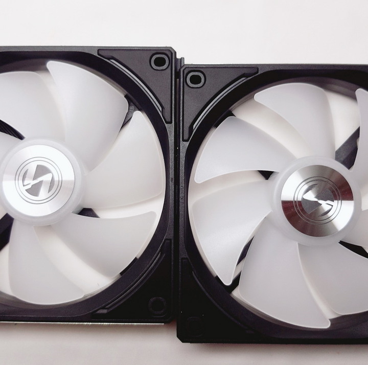 聯力 UNI FAN AL120 積木風扇 - 串聯超方便、軟體超直覺!