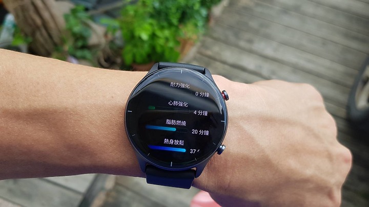 優雅氣度◇細緻如真 ｜ Amazfit GTR 2e 無邊際智慧手錶