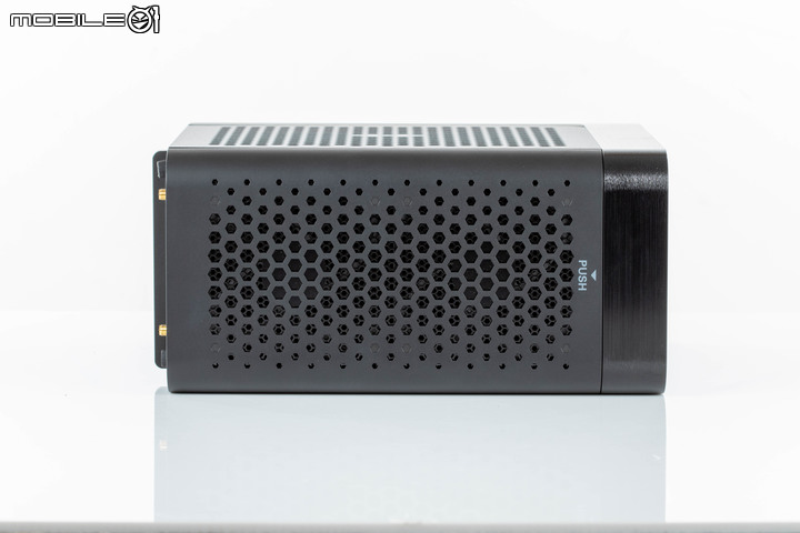 ZOTAC MAGNUS ONE 迷你電競主機開箱 在小機體內求取效能平衡點