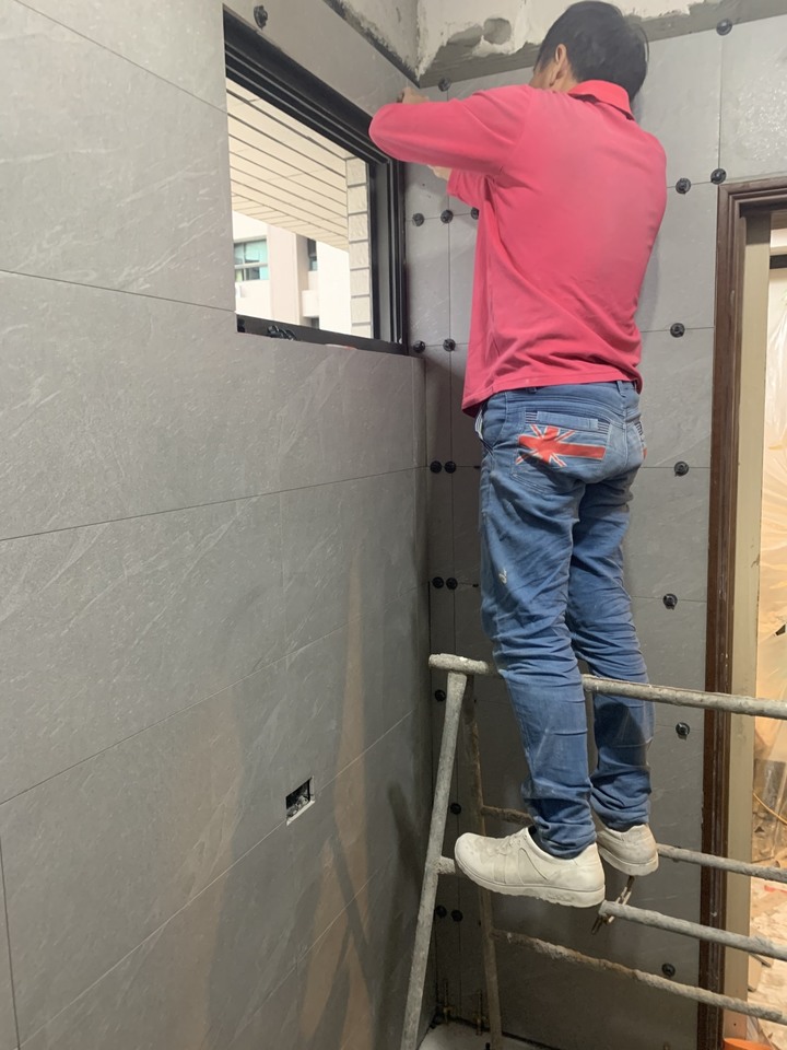 【衛浴翻新】高雄12年大樓浴室防水層破裂嚴重漏水,重作改建乾溼分離加花磚分享
