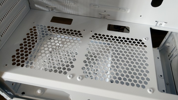 簡易開箱-MONTECH X3 MESH-純白 入門經濟款