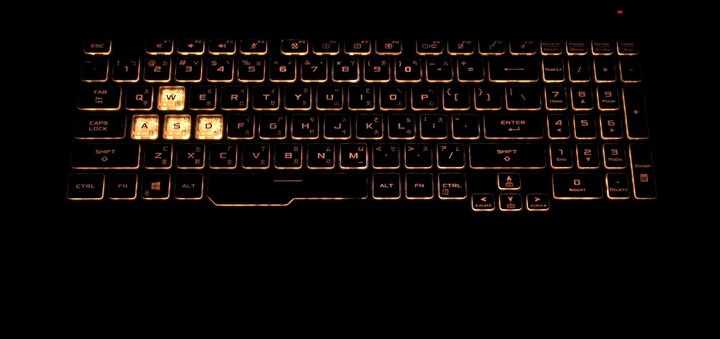 熟悉的八核最對味 ASUS TUF GAMING F15 FX506HM 御鐵灰開箱