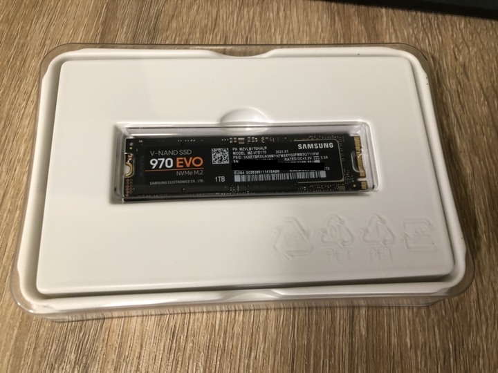 [不專業多圖開箱] 終於入手理想規格的筆電機械格命F1官方頂規，找超久